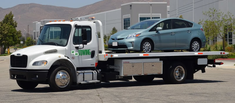 photo of flatbed towing services being rendered in North Fork, NY